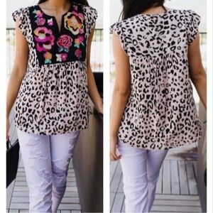 Savanna Jane Blush Embroidered Cheetah Boho Floral Short Sleeve Medium Top